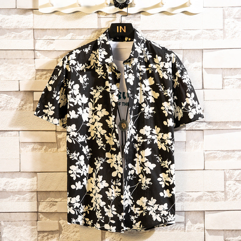 Trendiges Herrenhemd mit Blumenmuster, Kurzarm, Reverskragen, Slim Fit, für sommerliche Anlässe.