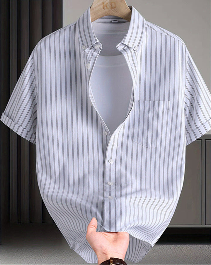 Elegantes Herren Kurzarm Button-Down Hemd mit Streifen. Vielseitiges Freizeit- & Bürohemd für den Sommer.