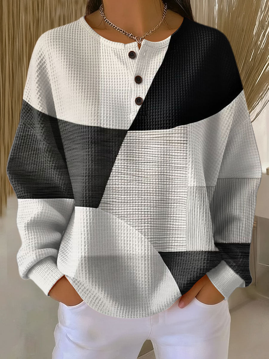 Eleganter weißer Damenpullover mit langen Ärmeln. Locker sitzender, warmer Sweater ideal für Freizeit & Alltag.