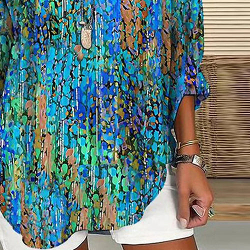 Komfortables grünes Damen Langarmshirt mit V-Ausschnitt. Das moderne Printmuster macht dieses Oberteil einzigartig & modisch.
