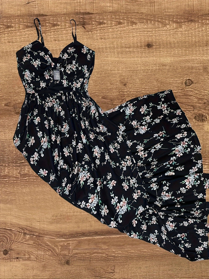 Langes rotes Maxikleid für Damen, mit weißen Punkten und Volants, ideal für Sommerabende.