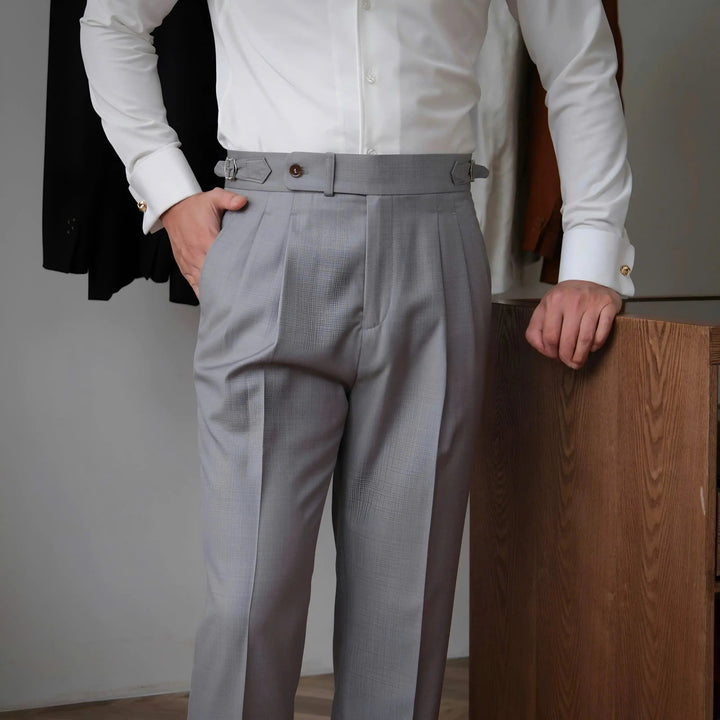 Zeitlose Herrenhose Genua Sidetab, klassisch elegant für den modernen Mann. Vielseitig kombinierbar.