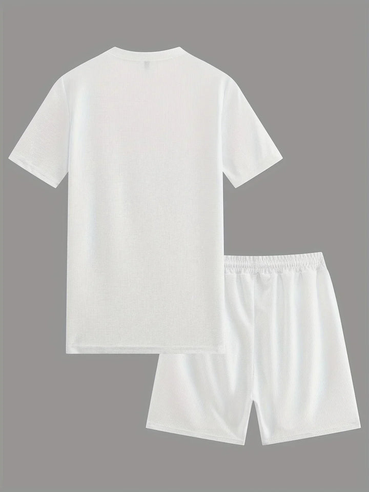 Funktionales Herren Sportset: Atmungsaktives T-Shirt & Shorts, perfekt für intensive Workouts.