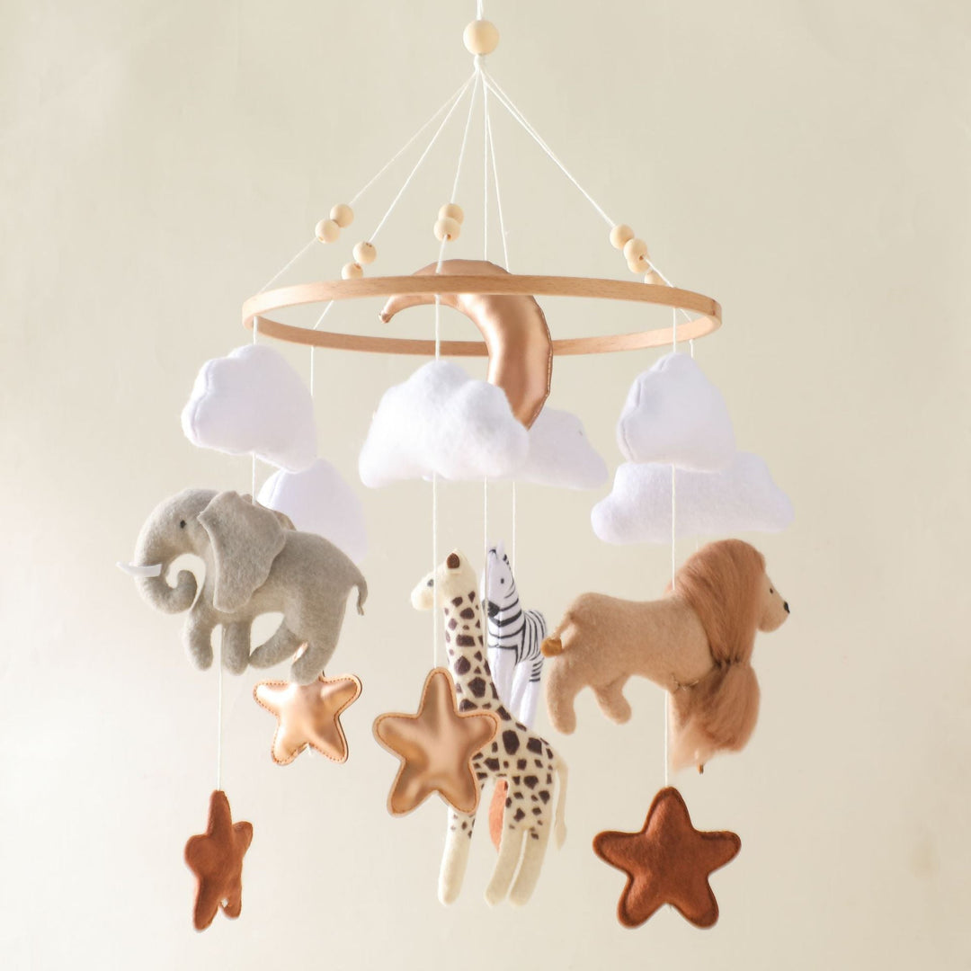 Filz-Mobile mit Safaritieren für Baby-Kinderzimmer. Perfekt zur Sinnesförderung & Dekoration.
