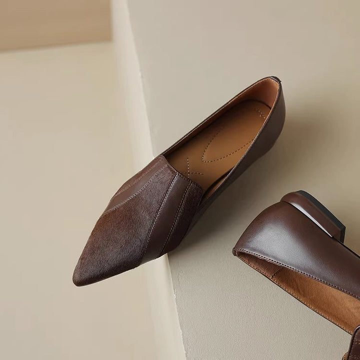 Zeitgemäße Damen-Slipper mit spitzer Zehe, vereinen Eleganz, Komfort und modernes Design optimal.