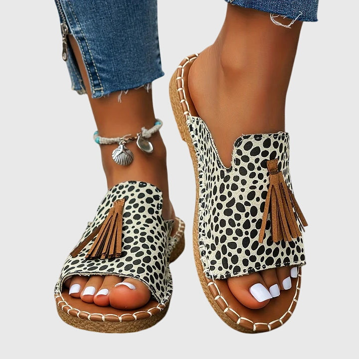 Stylische flache Damensandalen für Frauen, ideal für Strand und Spaziergänge, garantieren Komfort.