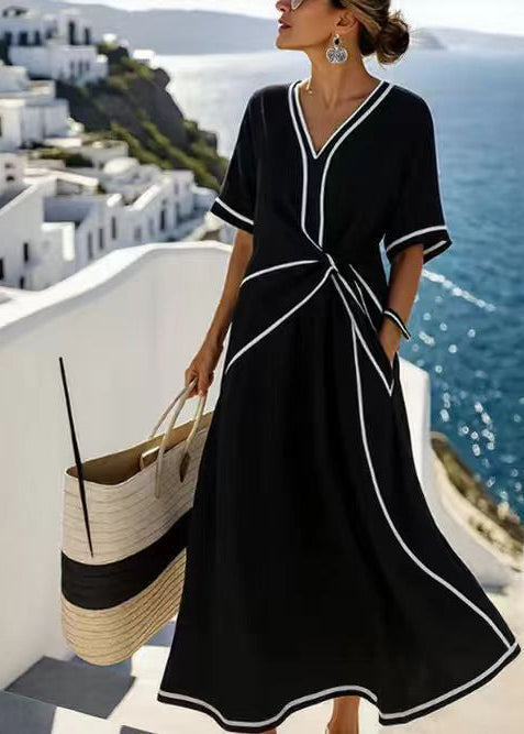 Modisches Damen Maxikleid, gestreift, mit kurzen Ärmeln. Vielseitig als Freizeitkleid oder Urlaubsoutfit.