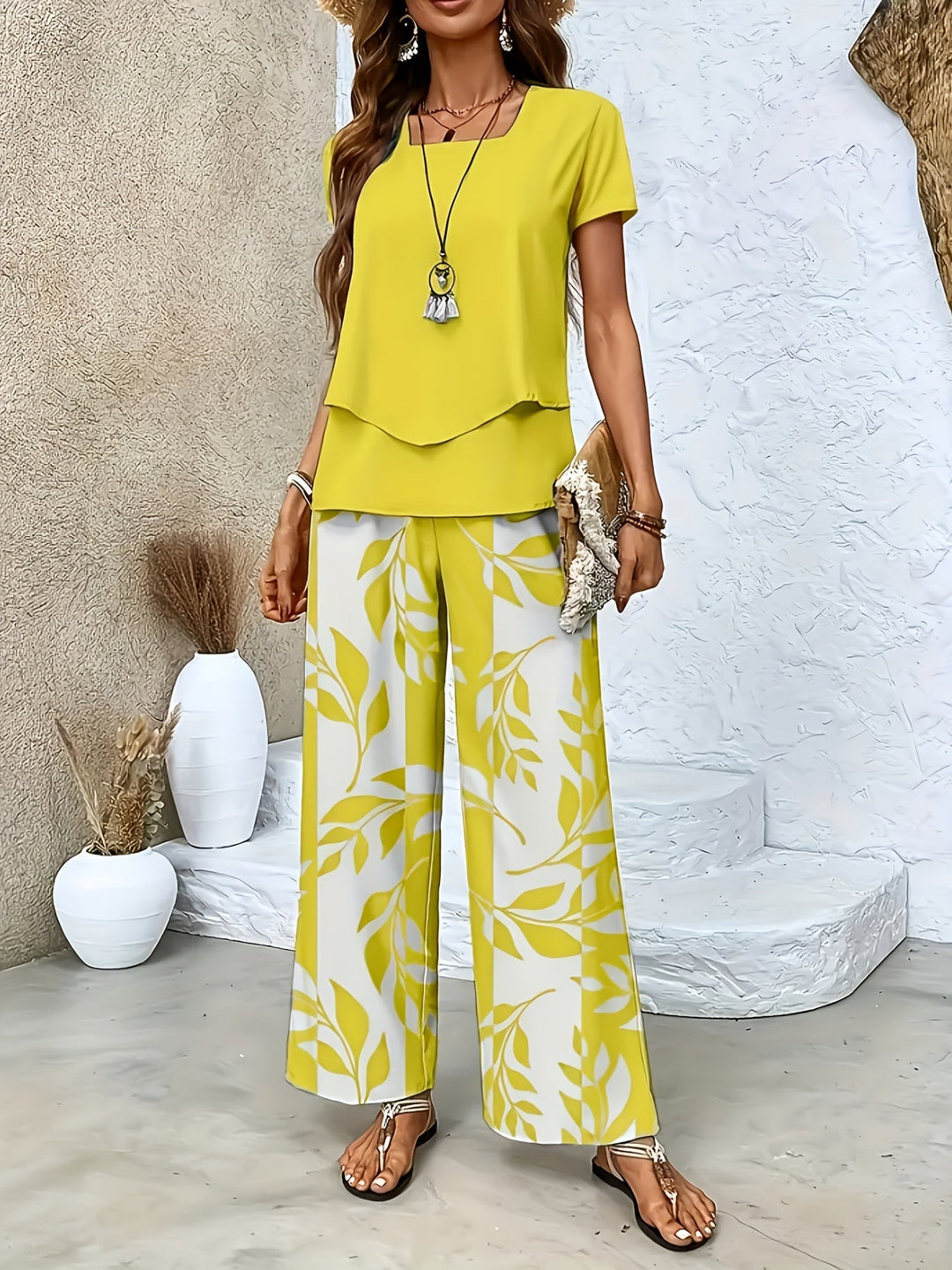 Modisches Damen Sommer Set mit Blättermuster, weite Hose & Kurzarmshirt, perfekt für warme Tage.