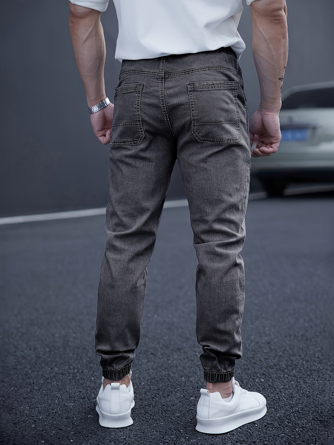 Moderne Herrenmode: Cargohose Tapered Fit, elastischer Bund; ideal für entspannten urbanen Style.