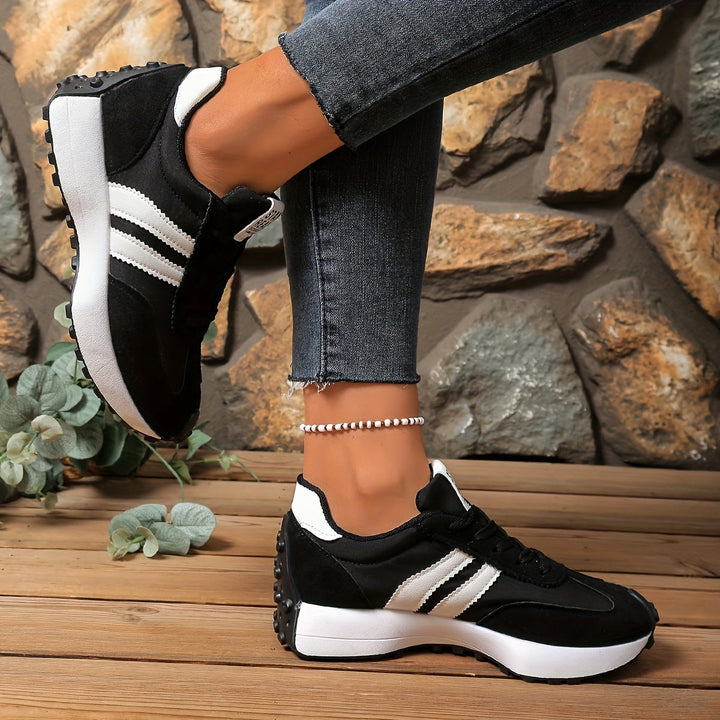 Damen Vintage-Sneaker mit Streifen, komfortable Low-Top Freizeitschuhe für den Sommer.