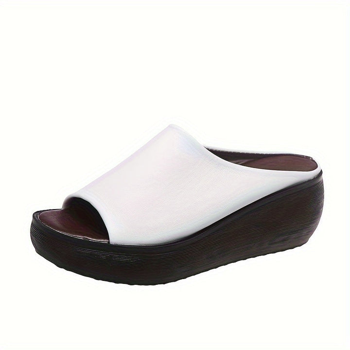 Alltagstaugliche Komfortschuhe: Damen Plateau-Pantoletten, modisch & bequem, mit breitem Riemen.