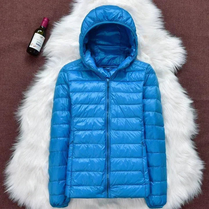Robuste Damen Reisejacke, leicht & wasserabweisend; perfekt für Outdoor-Abenteuer im Herbst.