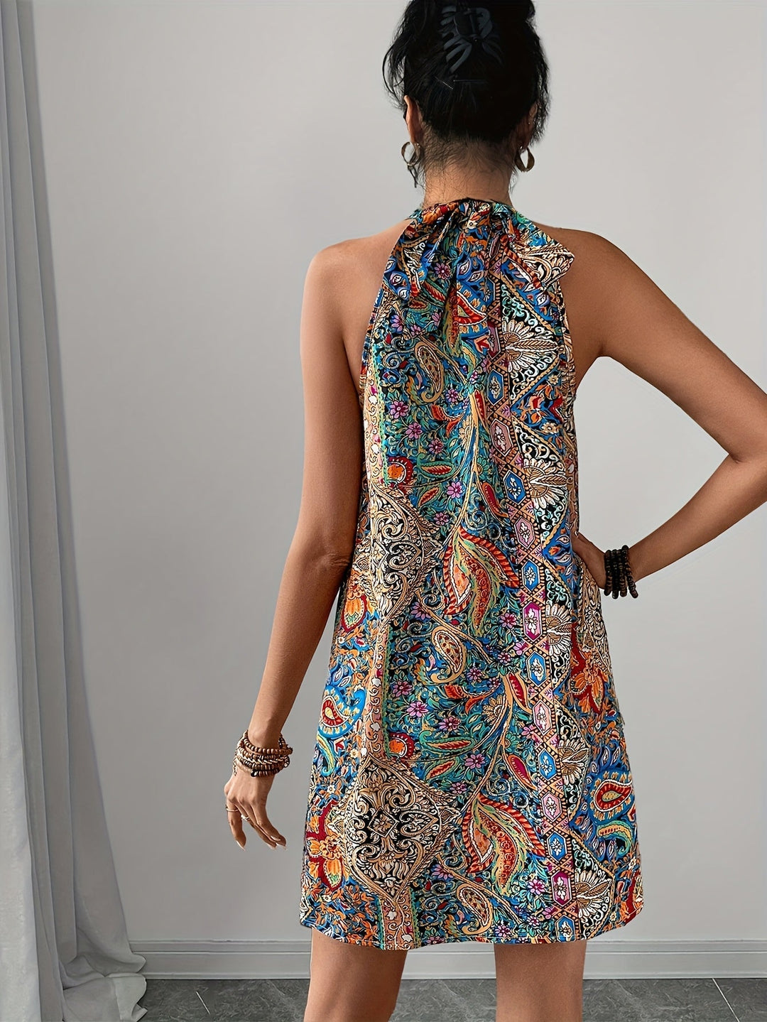 Damen A-Linien Sommerkleid mit modernem Muster. Vielseitig als Freizeitkleid oder elegantes Urlaubskleid.