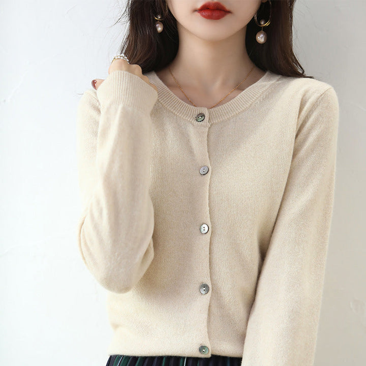 Damen Strickjacke mit Knopfverschluss, lockere Passform, elegant für den Alltag. Ideal als Übergangsjacke.