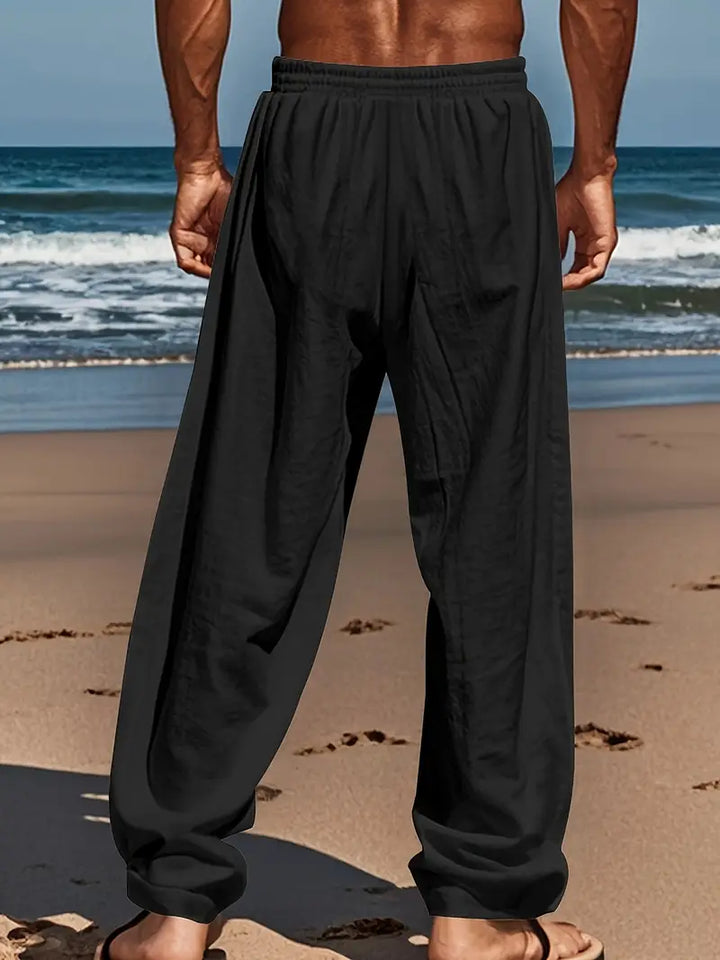 Schwarze leichte Herrenhose, casual & entspannt. Ideale Freizeithose für den Sommer.