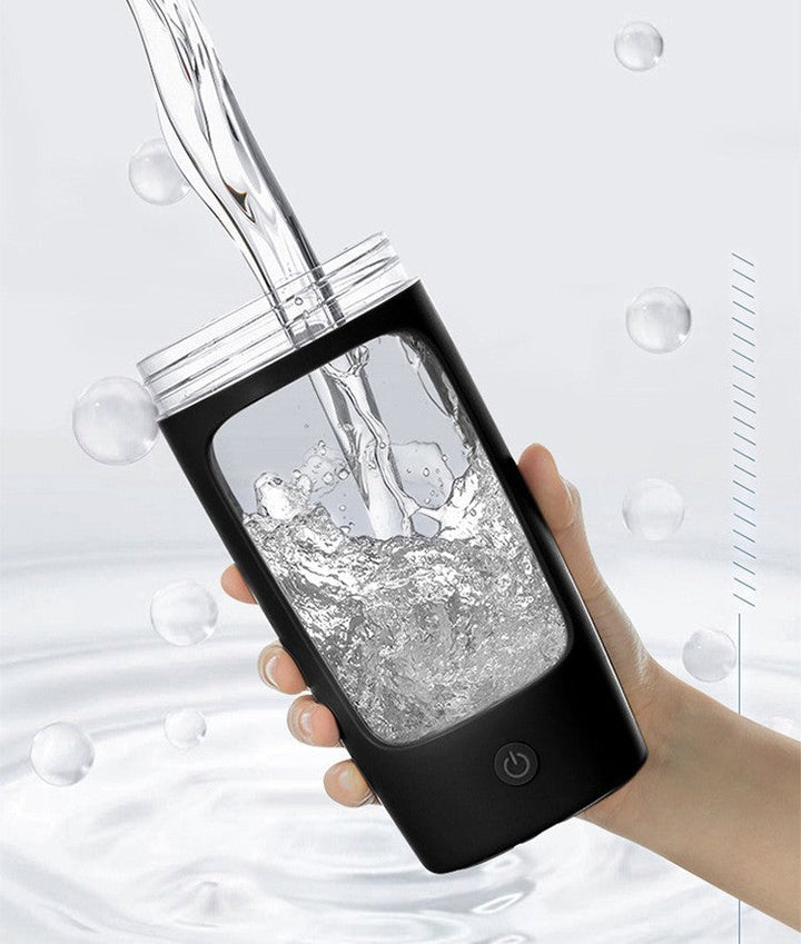 Selbstmischender USB-Shaker MixMate für Proteine & Supplemets, einfaches Aufladen & Reinigen.