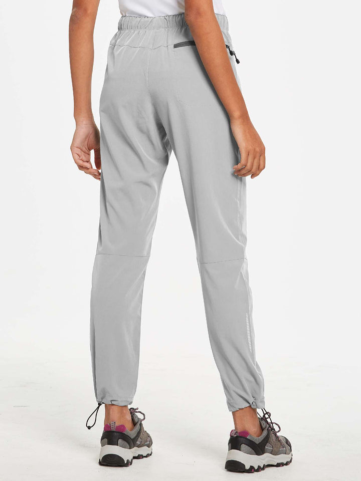 Outdoorhose Damen, Detailansicht des elastischen Bundes mit Kordelzug. Optimaler Sitz.