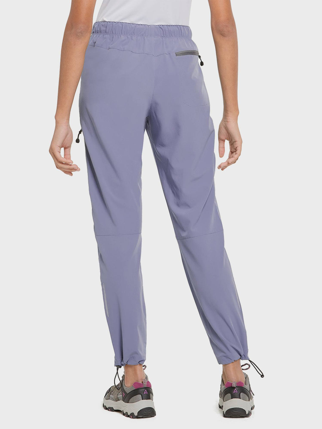 Leichte Wanderhose für Damen, ideal für warme Tage & sommerliche Outdoor-Abenteuer.