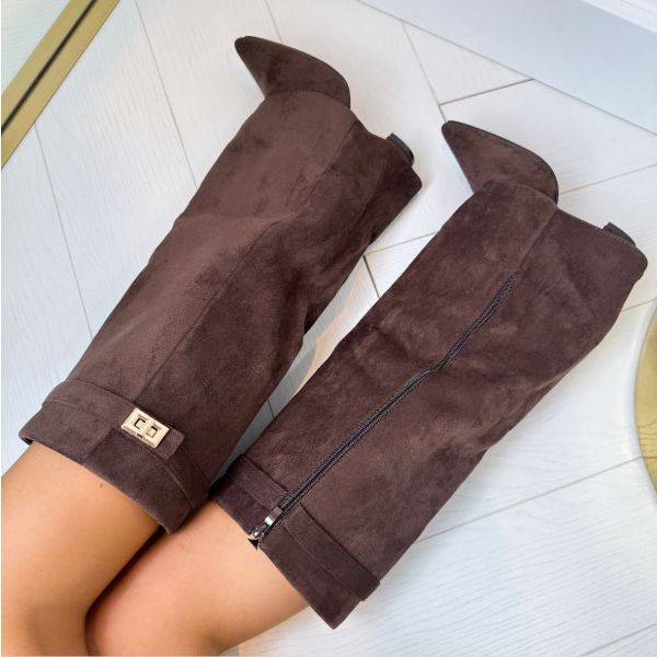 Warme kniehohe Winterstiefel für Damen, mit stabilem Blockabsatz und schicker Schnalle, für Komfort und Stil.