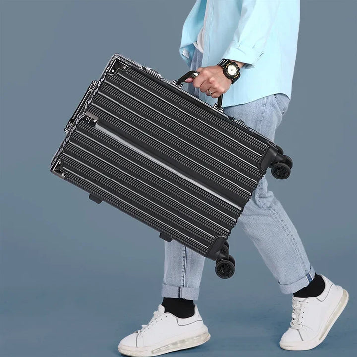 Robuster Geneva Koffer mit Aluminiumrahmen. Stabiles Handgepäck für sichere Urlaubs- und Geschäftsreisen.
