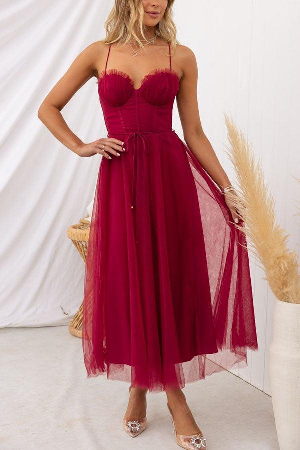 Festliches Damen Maxikleid, ärmellos, mit Trägern und Rundhals, sehr elegant.