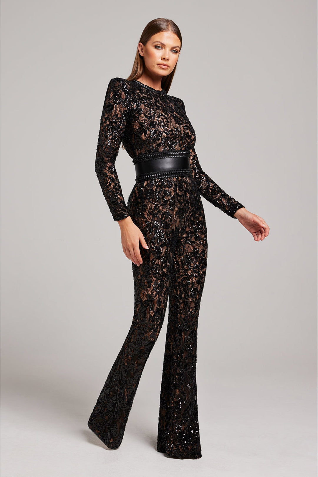Femininer Damen Jumpsuit, ideal für Hochzeiten oder Galas; eleganter Einteiler als modische Alternative zum Abendkleid.