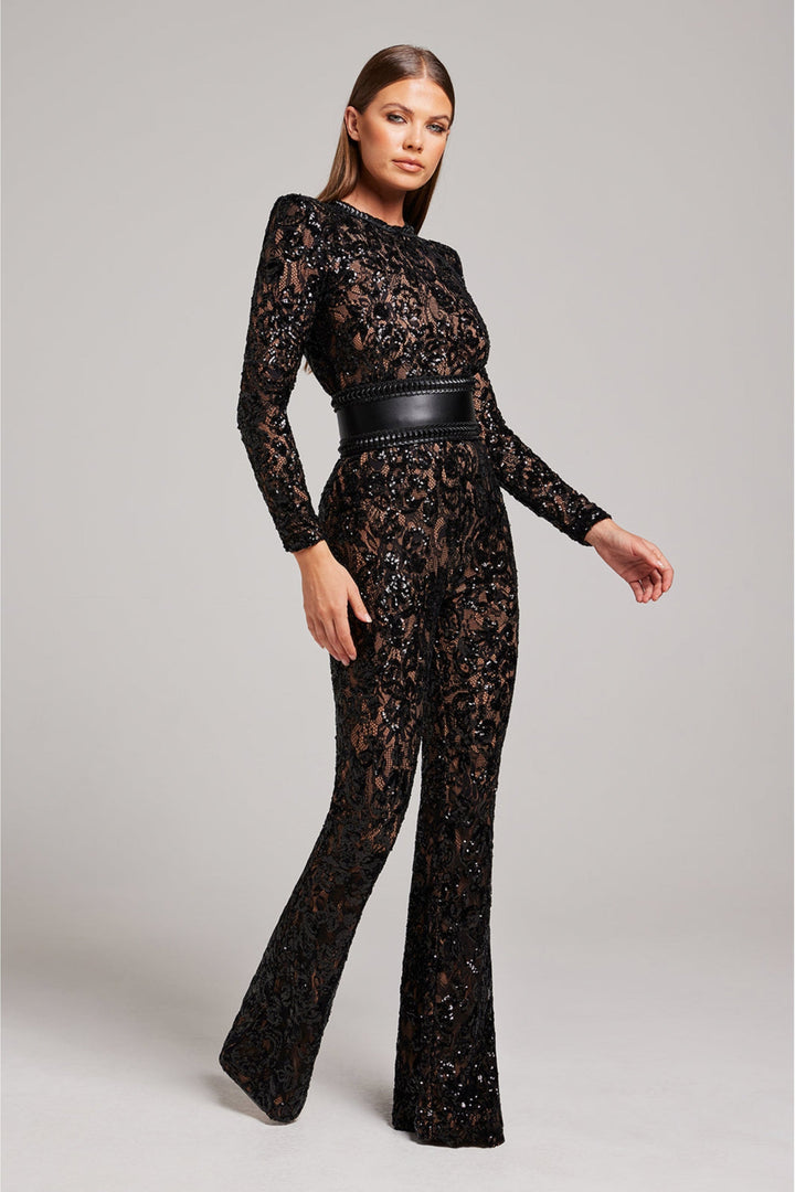 Femininer Damen Jumpsuit, ideal für Hochzeiten oder Galas; eleganter Einteiler als modische Alternative zum Abendkleid.