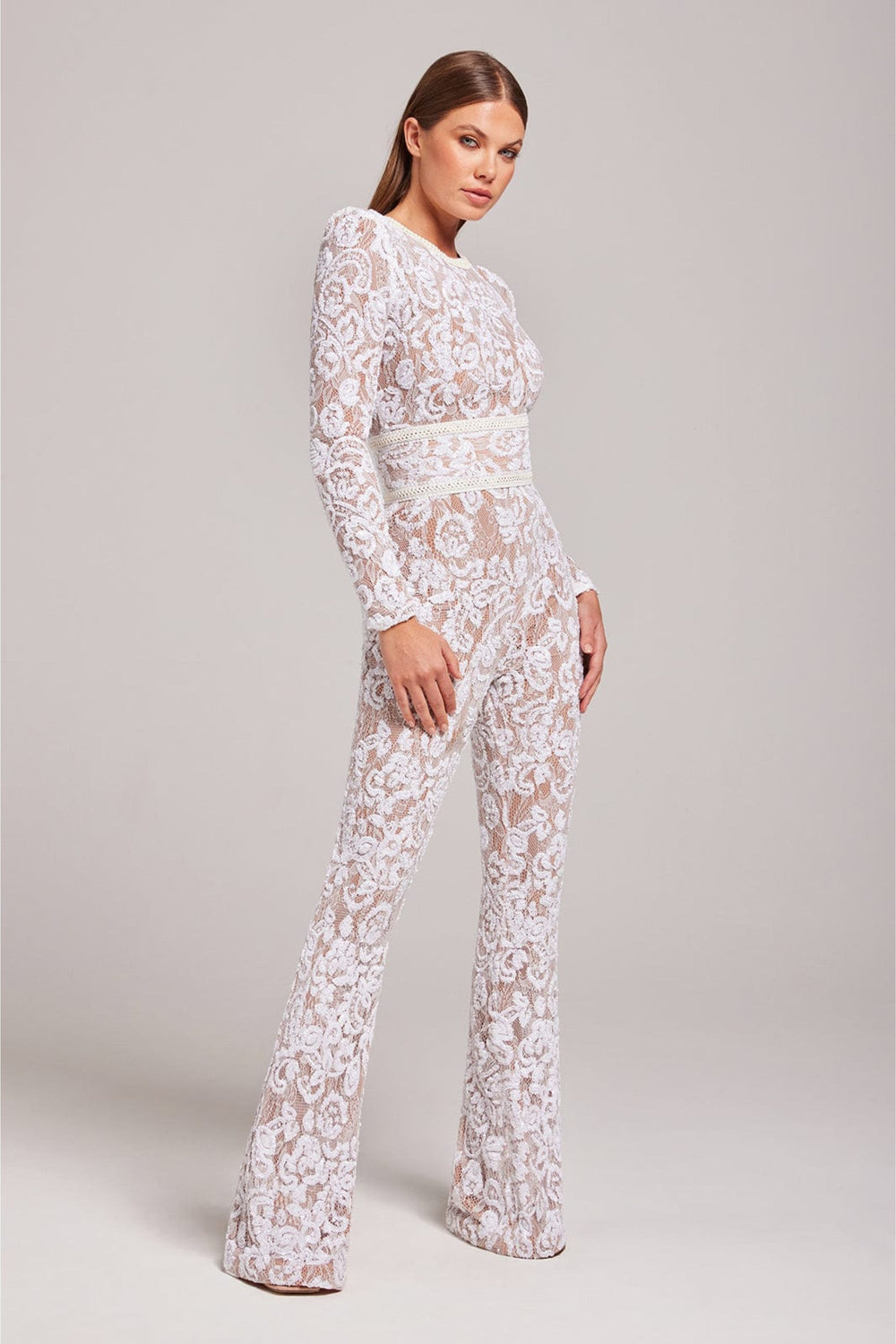 Modischer Damen Jumpsuit mit weitem Bein und Taillenbetonung; schicker Einteiler für Sommer & festliche Events.