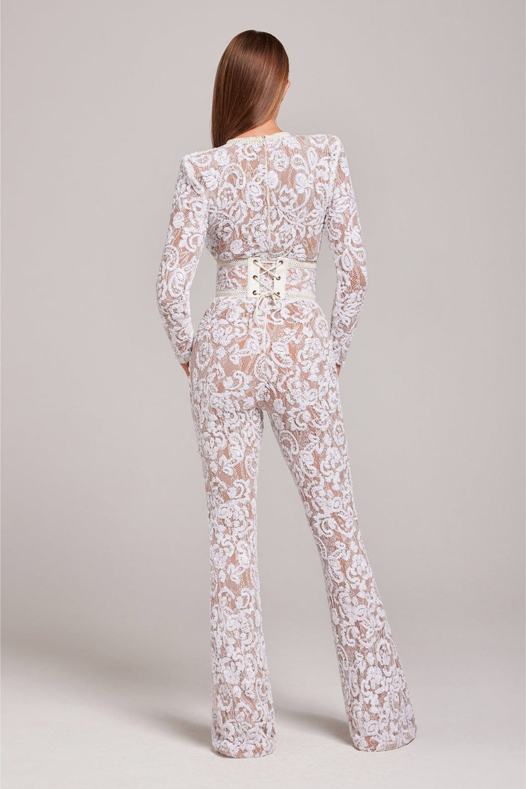 Stilvoller schwarzer Damen Jumpsuit, perfekt für Abendmode; eleganter Einteiler für glanzvolle Auftritte & Events.