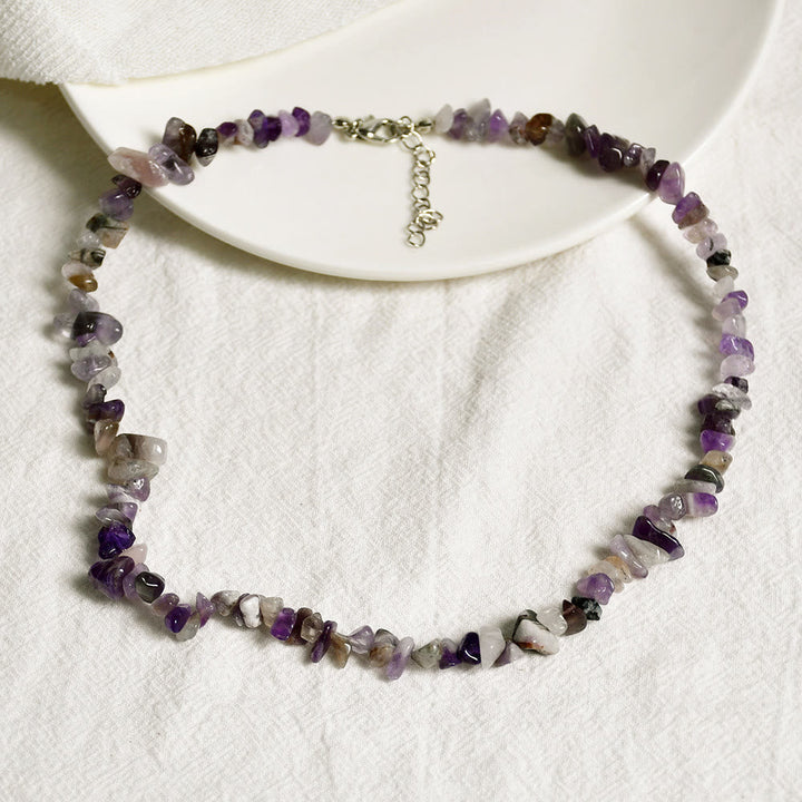 Moderne Damen Kristall-Halskette, schimmernder Naturstein-Schmuck.
