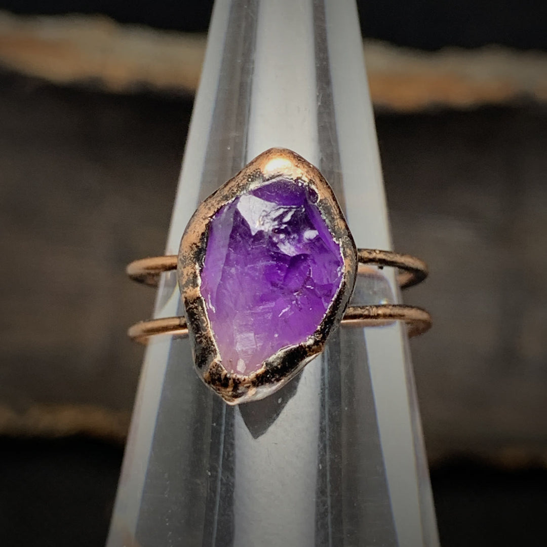 Frauenring Rohstein, Geburtsstein, verstellbar. Naturstein Schmuck, persönlich & stilvoll.