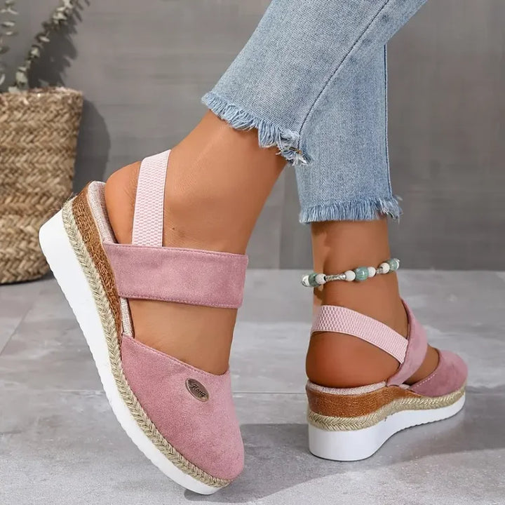 Elegante orthopädische Damen Sandalen, stilvoll und bequeme Schuhe für den Alltag.