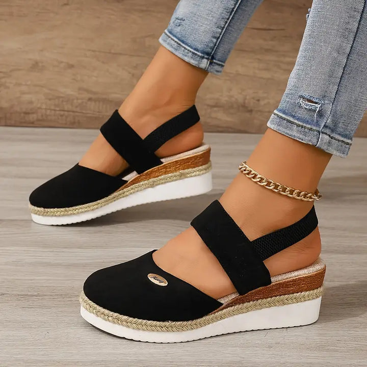 Stilvolle orthopädische Damen Sandalen für den Sommer. Komfortable Gesundheitsschuhe.