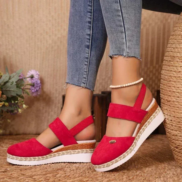 Bequeme orthopädische Sommersandalen für Damen. Fördern gesundes Gehen und entlasten die Füsse.