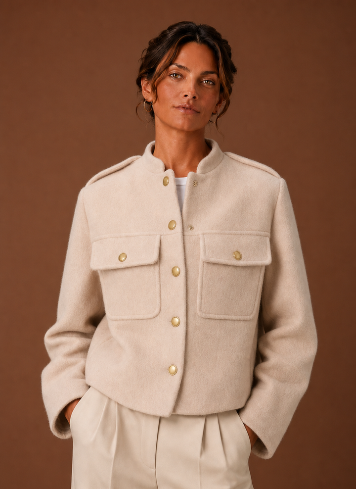 Damen Kurzjacke mit Knopfleiste, modisch & vielseitig. Ideal für Herbst & Winter als Oberbekleidung.