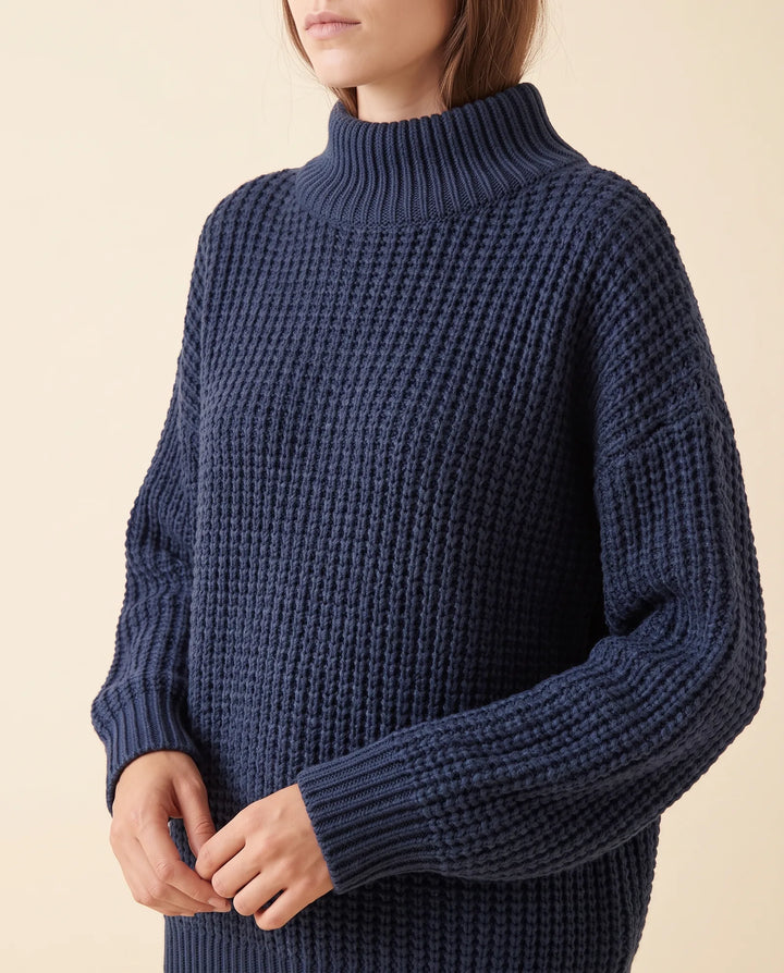 Stilvoller Damen Winterpullover: Oversized Rollkragenpullover, kuschelig & modisch bequem.