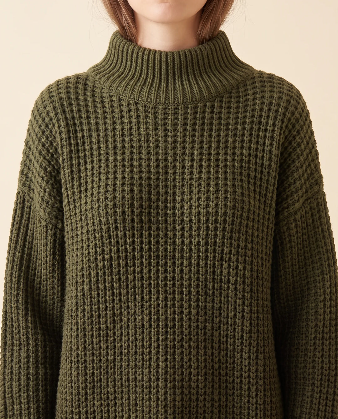 Eleganter, dennoch bequemer Damen Oversized Rollkragenpullover, ideal für Herbst & Wintermode.
