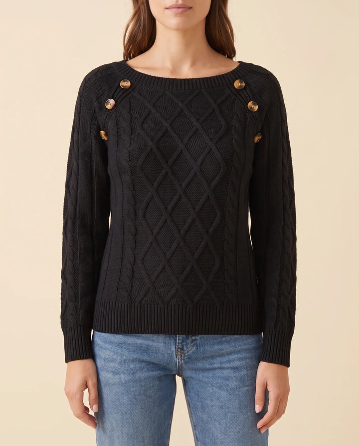 Komfortabler Damen Zopfstrickpullover in klassischem Schnitt mit stilvollen Schulterknöpfen, schmeichelnd.