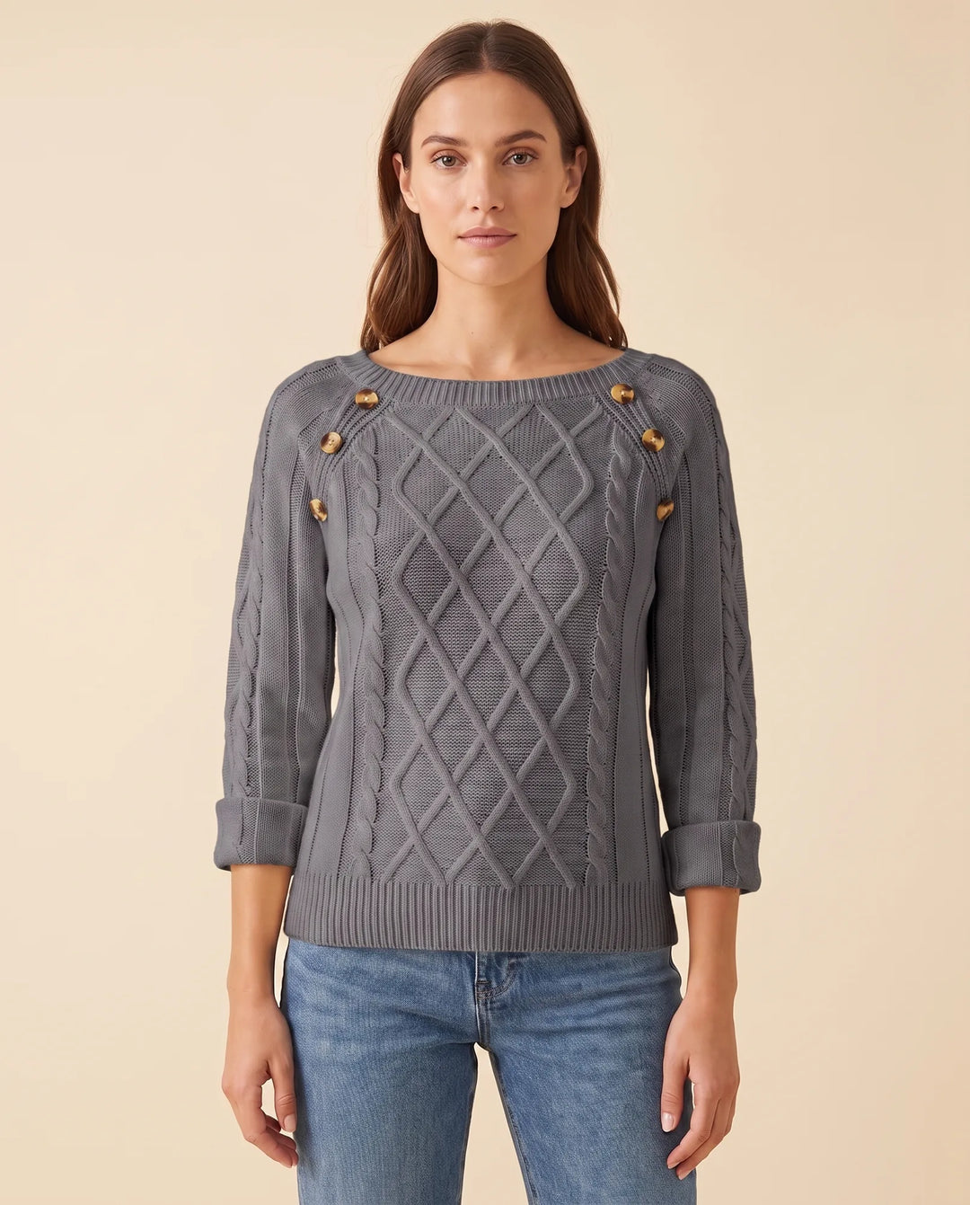 Warmer Damen Strickpullover mit Zopfmuster und Schulterknöpfen, perfekt für Herbst und Winter.