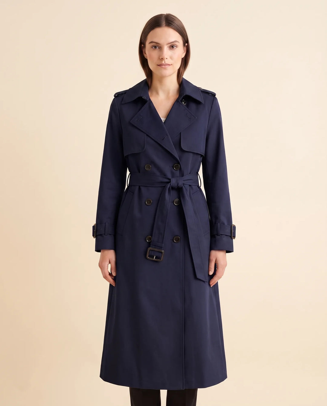 Modischer Damen Trenchcoat mit zweireihiger Knopfleiste und verstellbarem Gürtel für elegante Outfits.