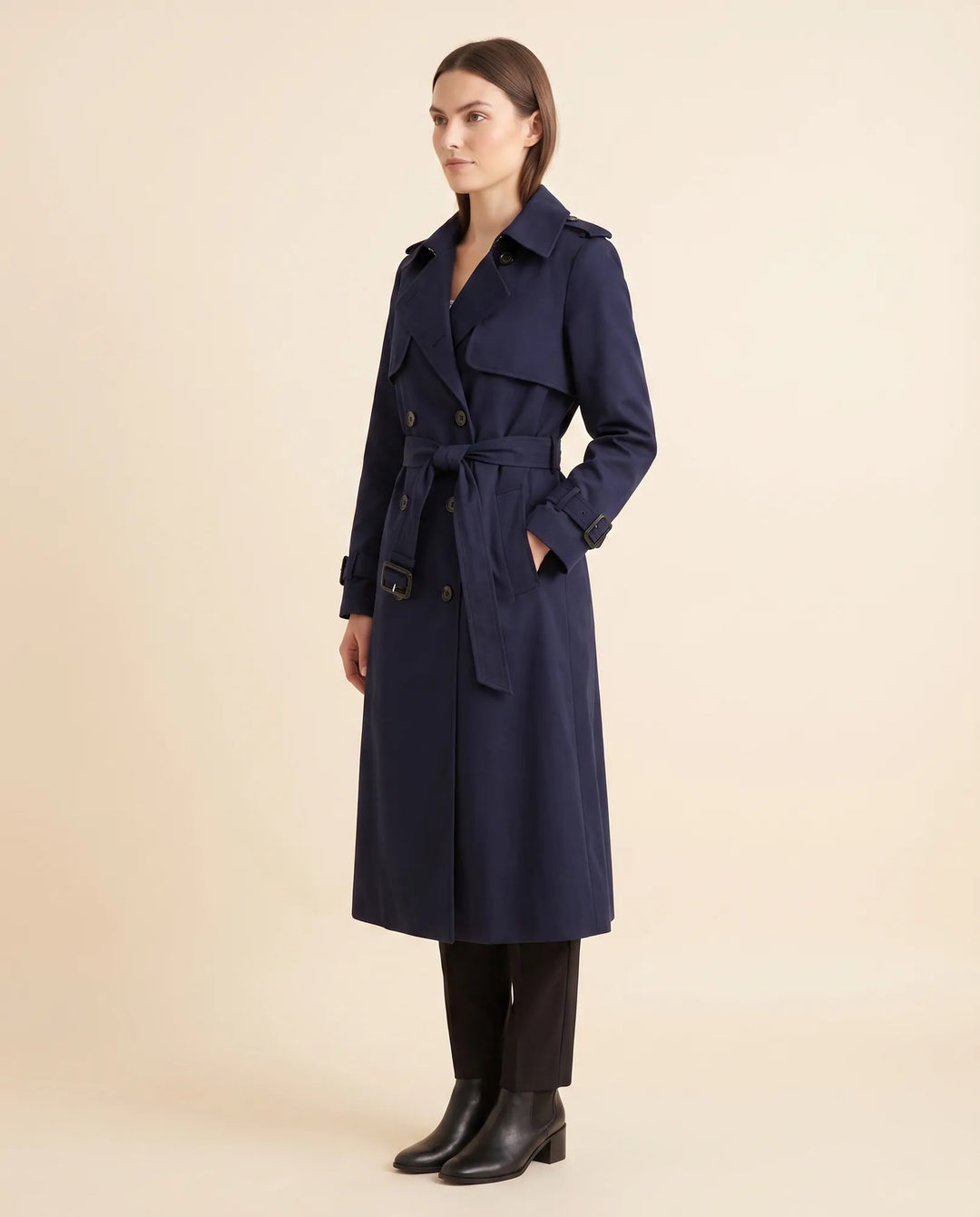 Moderner Damen Trenchcoat mit elegantem Zweireiher und Gürtel, Oberbekleidung für stilvolle Frauen.