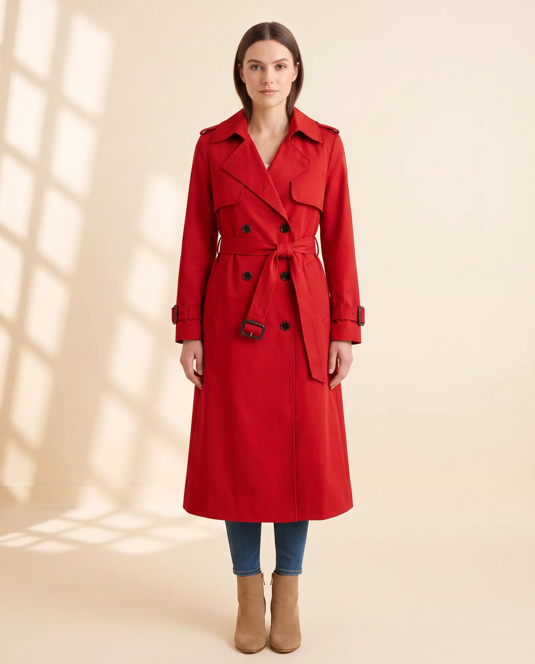 Stilvolle Damen Oberbekleidung: Klassischer Trenchcoat mit Gürtel und zweireihigem Verschluss.