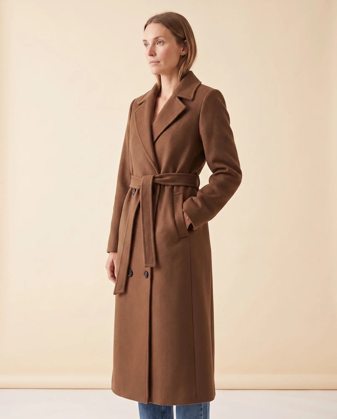 Stilvoller Damen Quinn Langmantel, klassischer Zweireiher mit Bindegürtel für Eleganz.