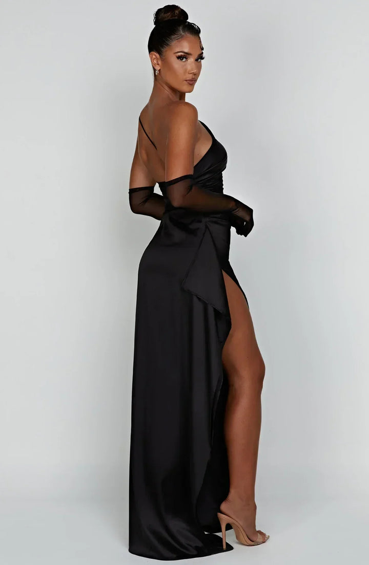 Damen Abendkleid in Schwarz, One-Shoulder Design, lang und elegant, für besondere Anlässe.