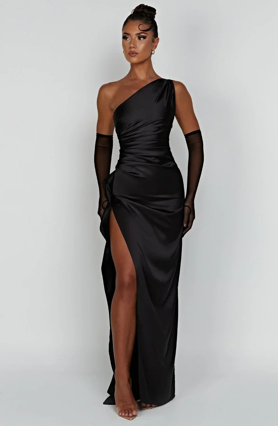 Stilvolles dunkelblaues Damenkleid, lang, One-Shoulder, mit Beinschlitz, ideal für Hochzeiten.