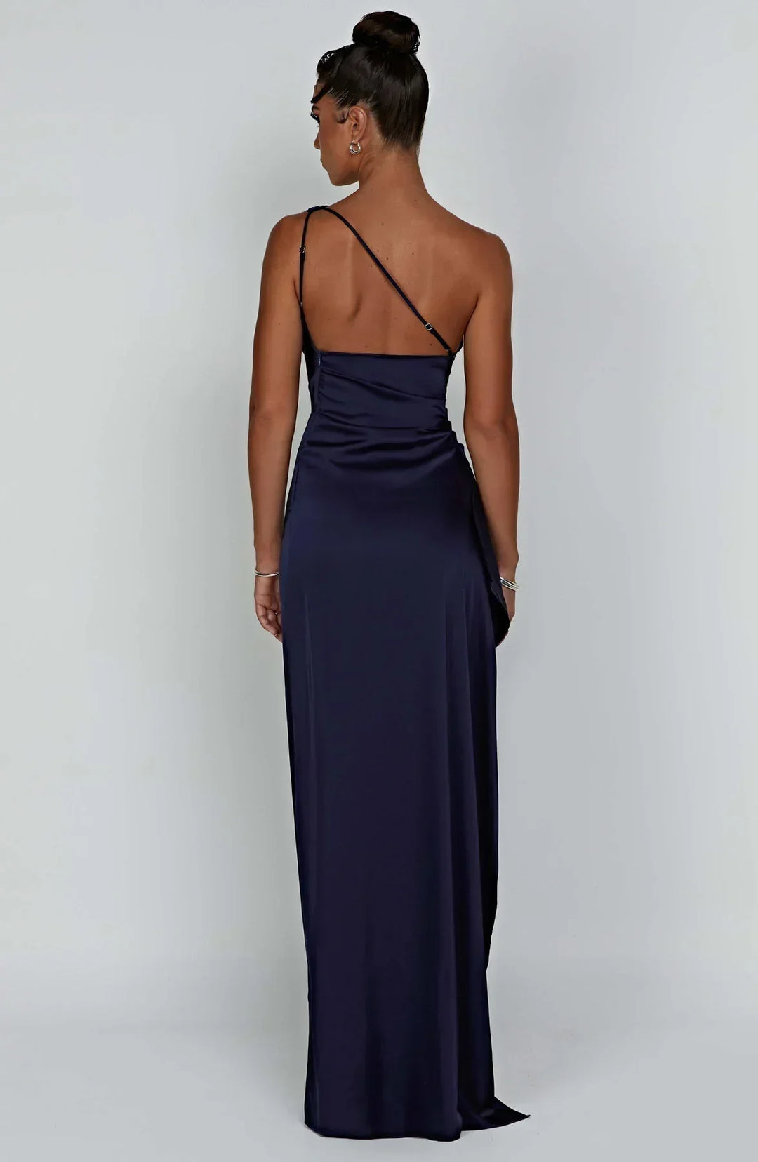 Dunkelblaues, elegantes One-Shoulder Maxikleid für Damen, festlich, mit seitlichem Schlitz.