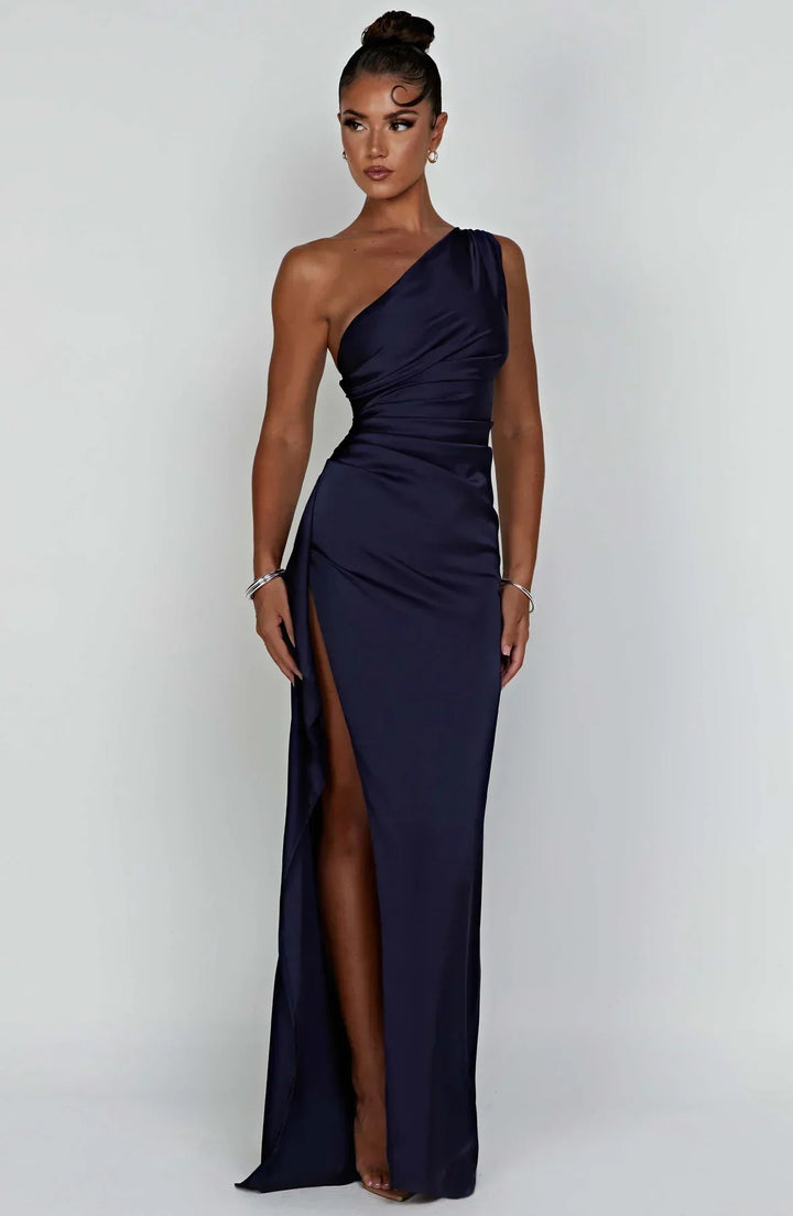 Damen Abendkleid in Beige, One-Shoulder Design, lang und elegant, für besondere Anlässe.
