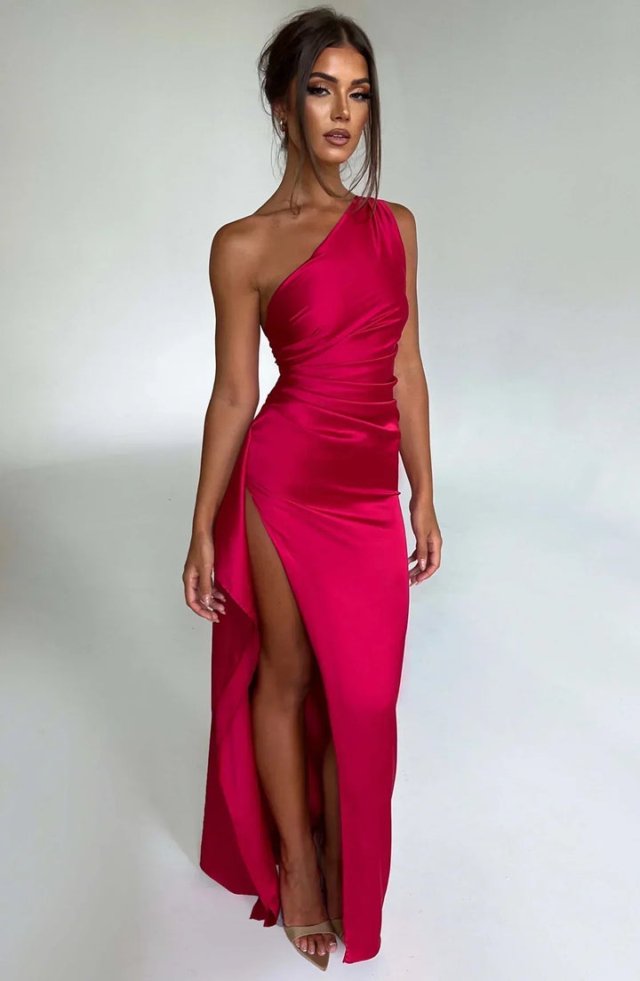 Rotes, elegantes One-Shoulder Maxikleid für Damen, festlich, mit seitlichem Schlitz.