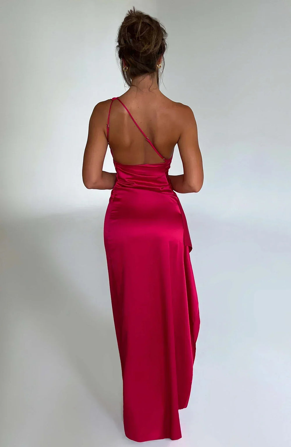 Damen Abendkleid in Rot, One-Shoulder Design, lang und elegant, perfekt für besondere Anlässe.