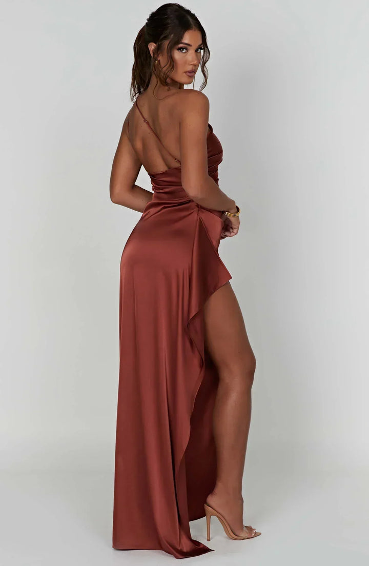 Rosa, elegantes One-Shoulder Maxikleid für Damen, festlich, mit seitlichem Schlitz.